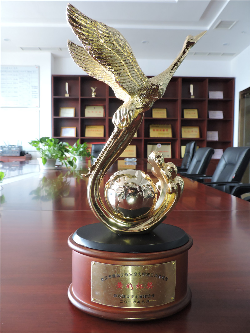 “美聯(lián)·德瑪假日”項目榮獲“武漢市建筑安全文明施工示范項目”黃鶴杯獎