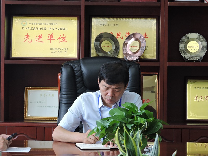 集團公司隆重召開“七一”黨員大會